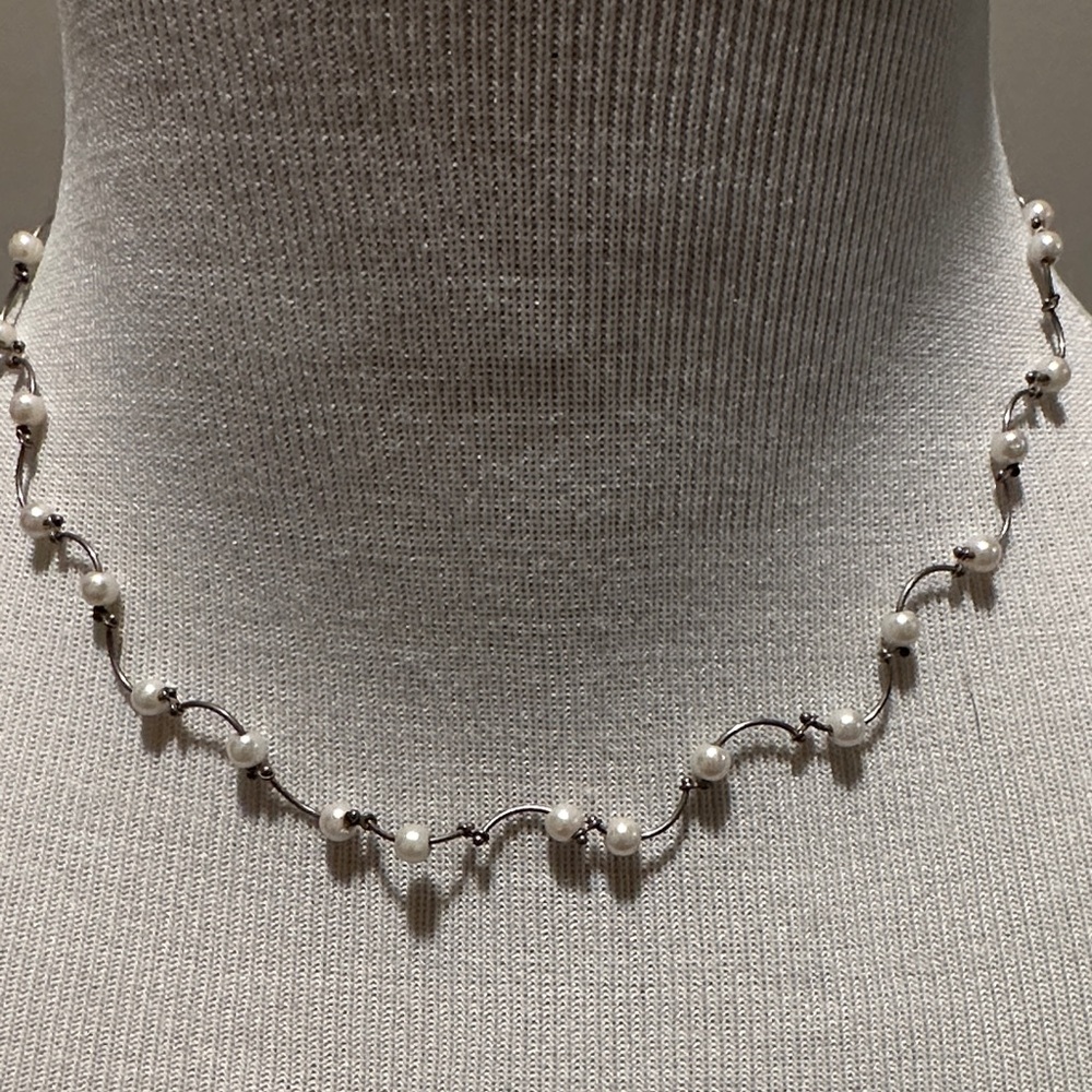 Silver Pearl unique back-and-forth design Necklace